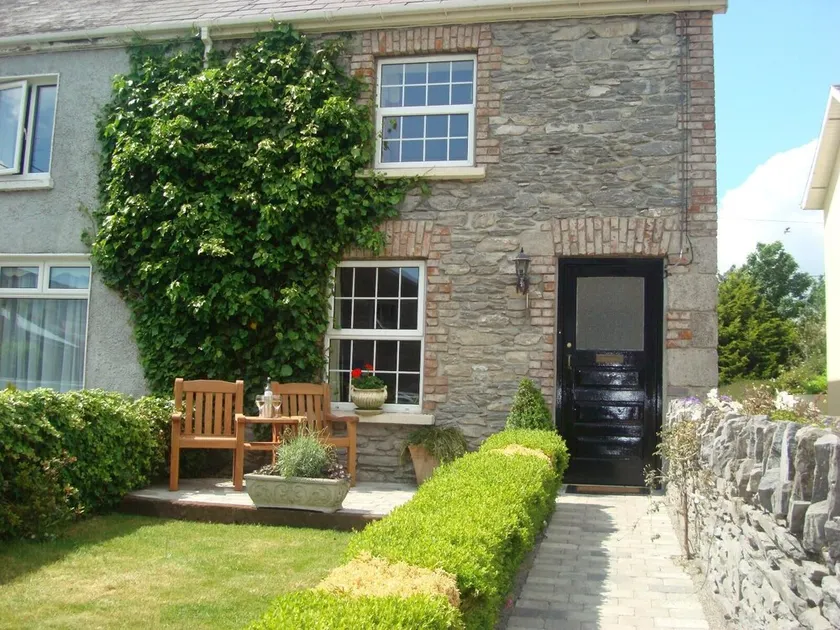 Carrig Beag -  a carrig beag that sleeps 4 guests  in 2 bedrooms - Image 1