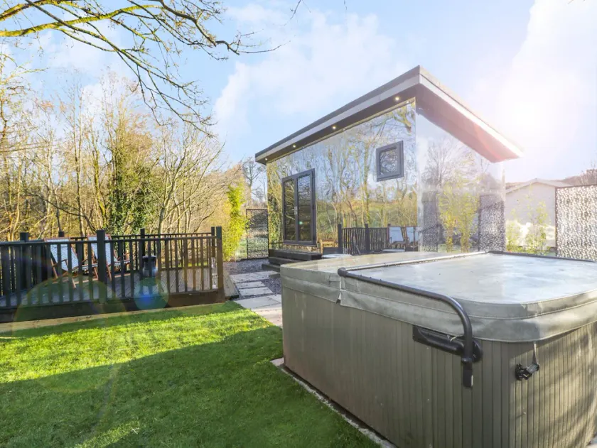 REFLECTION, pet friendly, luxury holiday cottage in Longtown - Image 1