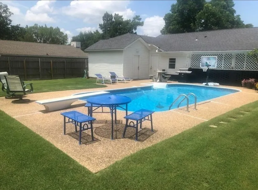 Stylish, welcoming 3 bedroom home right in the heart of Fort Smith - Image 1