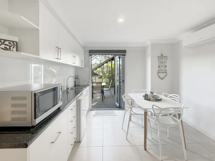 Spacious Beach Studio With Alfresco Dining - Image 1
