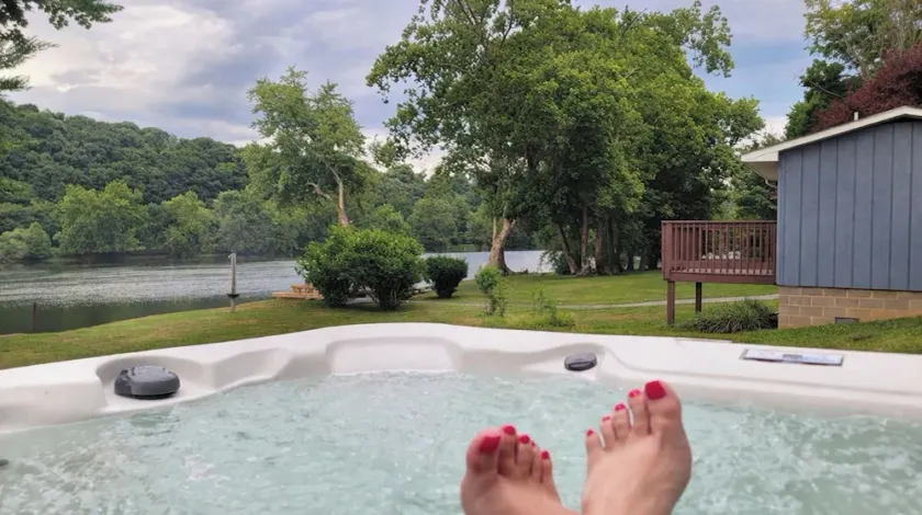 New River Riverfront , Hot Tub & Canoes, Trophy Muskie Fishing , Near VT - Image 1