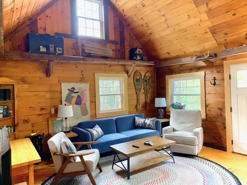 Cozy & Pet-Friendly Log Cabin with Access to a Private Beach! - Image 1