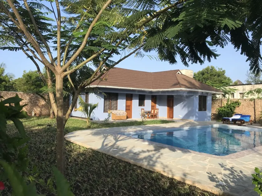 Villa con piscina privata, giardino molto tranquillo, bellissimo, molto vicino alla spiaggia. - Image 1