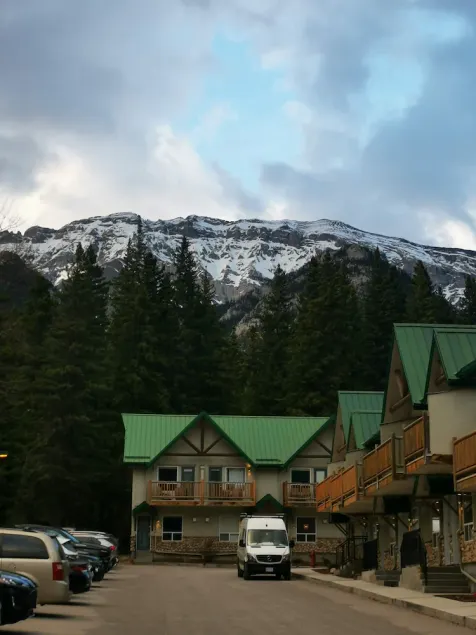 Banff Woods Lodge 2 BR 2 Bath 6 Sleep near Canmore - Image 1