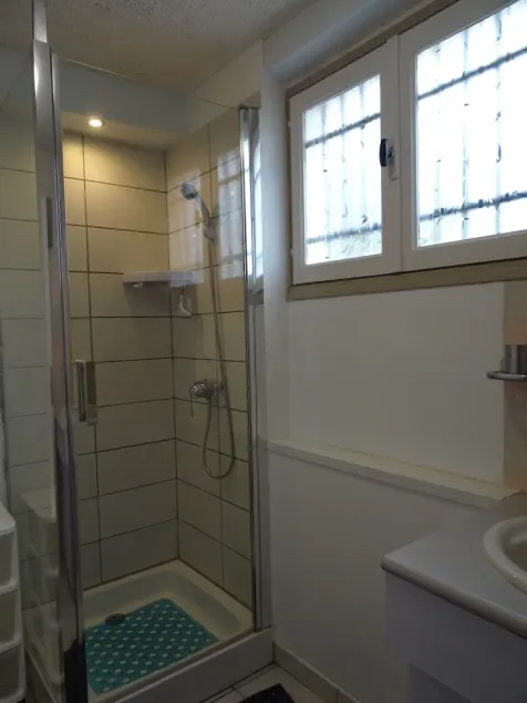 F3 on the ground floor of a beach house 50m - Image 1