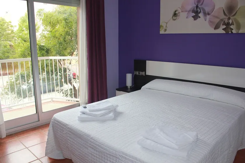 FULL APARTMENT OUTSIDE 20 'FROM BARCELONA. HUTB-017731. - Image 1