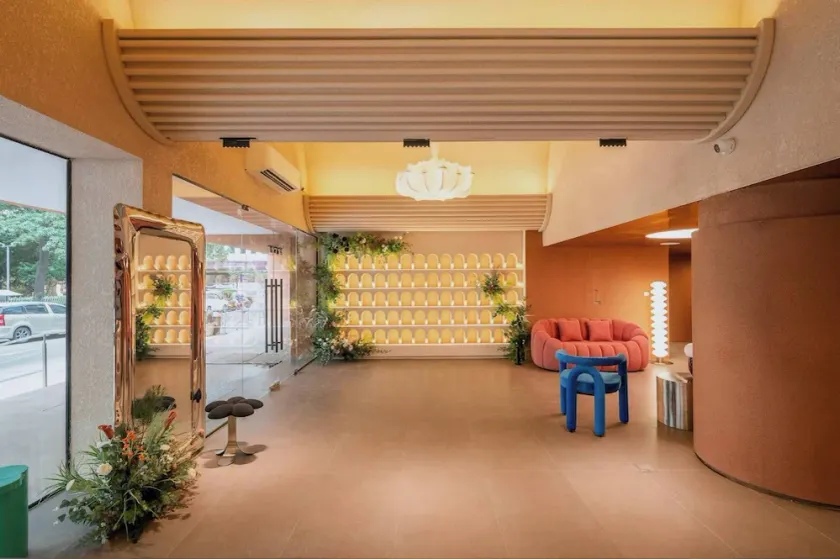 LILYBETH HOTEL PRATUNAM - Image 1