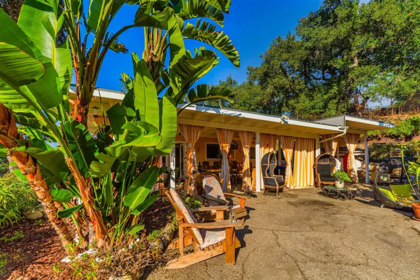 Topanga Dreaming 3 Bedroom House with Sauna Jacuzzi and Views - Image 1