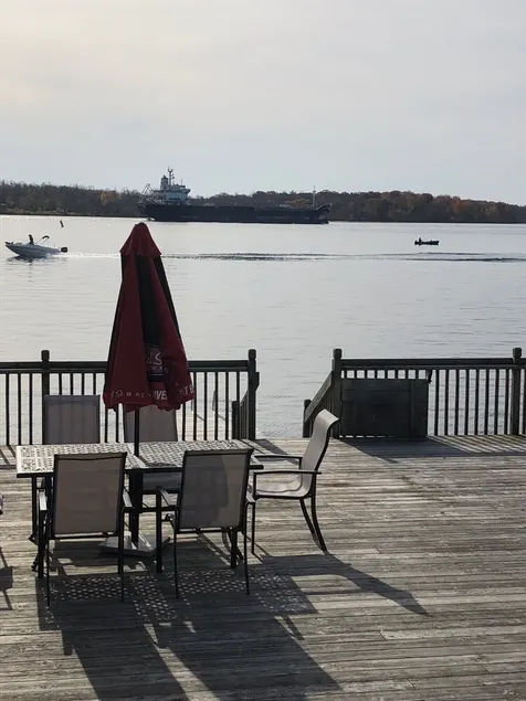 Cozy 2 bedroom water front cottage - Image 1
