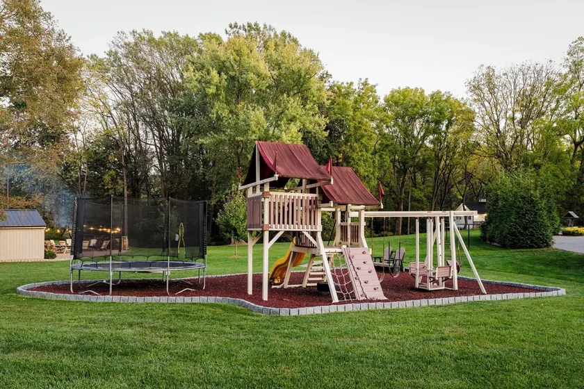 Outdoor Oasis with pickleball, swimming pond, basketball, shuffleboard &  pavilion with kitchen - Image 1