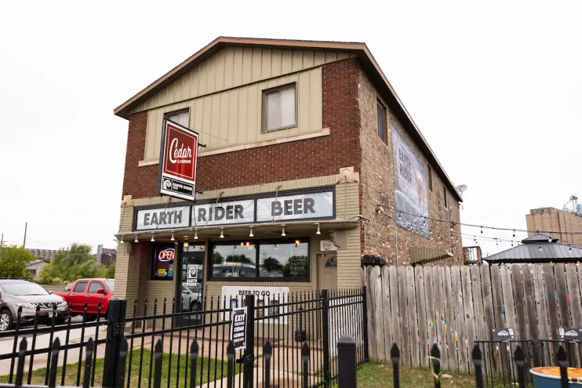Historic Tavern Keeper's Apartment in Duluth/Superior above a brewery taproom - Image 1