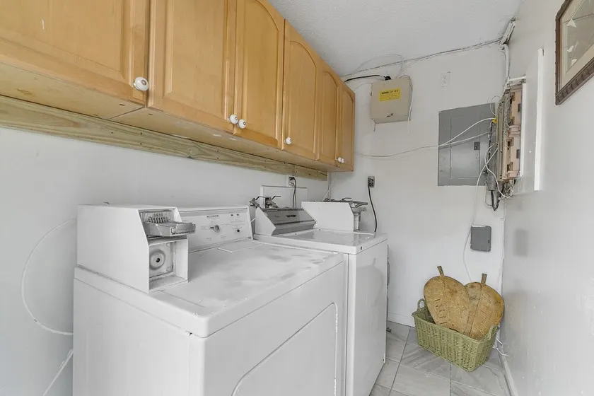Stunning 2 Bedroom / 2 Bath! - Image 1