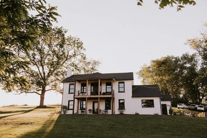 Renovated 4-bedroom Farmhouse - Image 1
