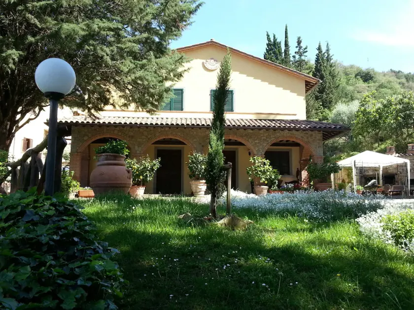 villa immersa nel verde con vista mozzafiato - Image 1