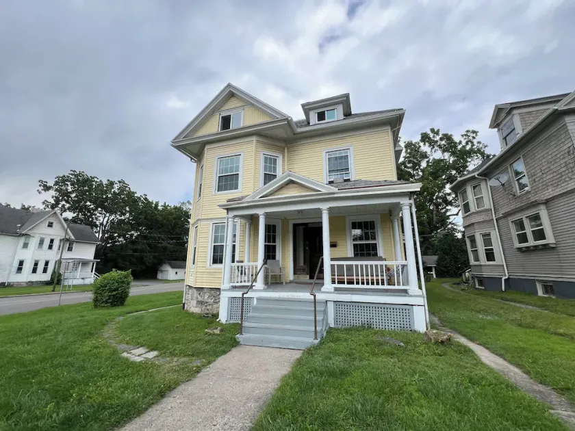 Entire 8BD Home: Central & Spacious Space in DT Geneva - Image 1