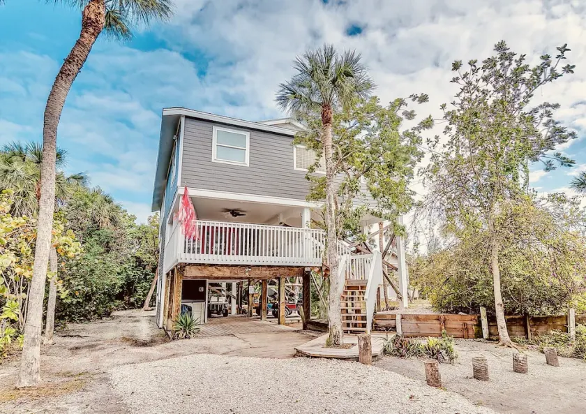 Near beach, includes golf cart , bikes , kayaks and pool , 5 stars. NCIC member - Image 1