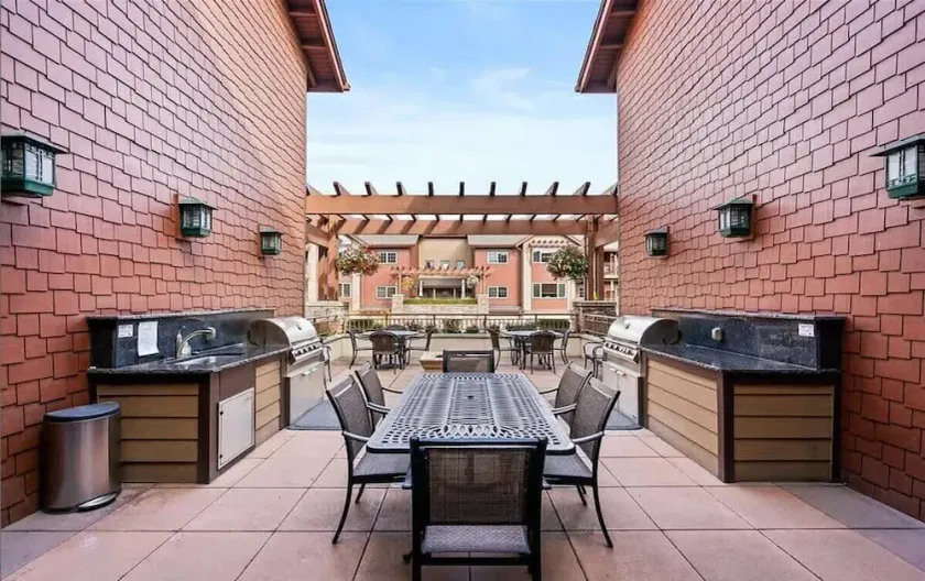 City View Condo in Riverstone with Free Parking - Image 1