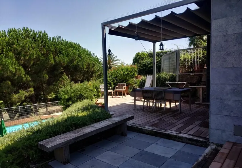 Nice loft apartment with garden and private pool  - Image 1