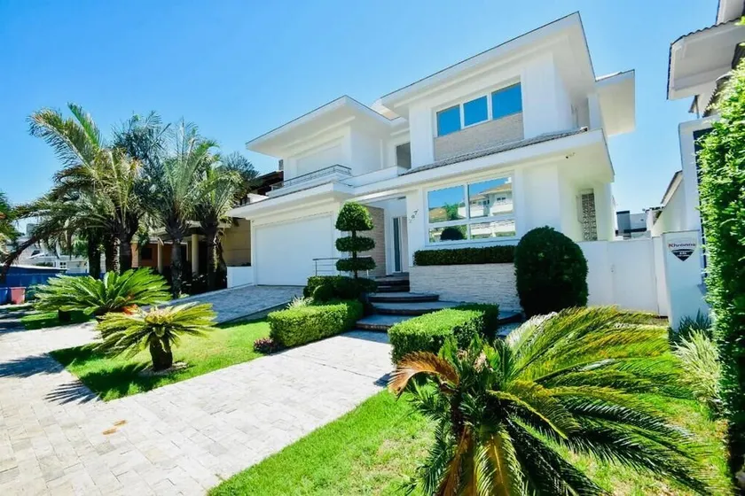Jurerê Internacional - Mansion 200m from the beach. - Image 1