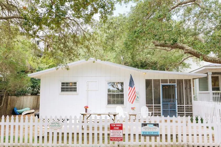 Moon Baby 2 bed 2 bath - Grayton, Red Bar - Image 1