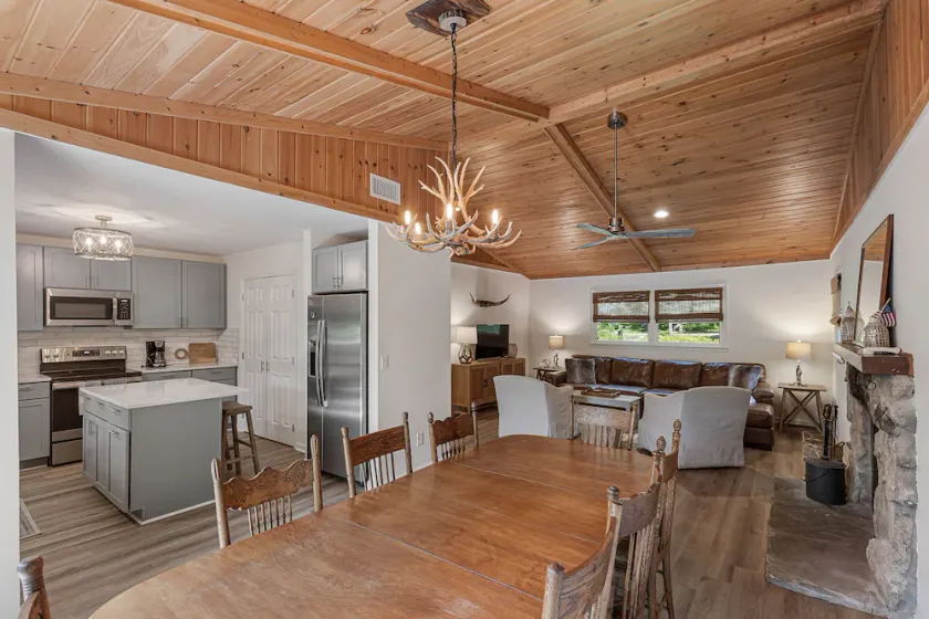 Private Renovated home 1.5 Miles to downtown Highlands! - Image 1
