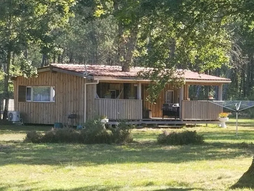 Chalet in the heart of the Landes de Gascogne Regional Nature Park - Image 1
