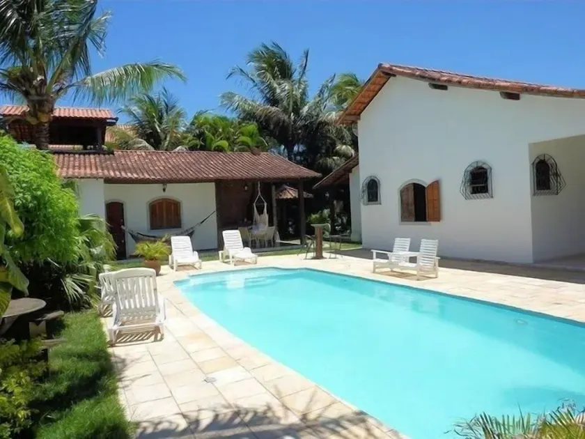 Colonial house, big swimming pool at sunset bay - Image 1