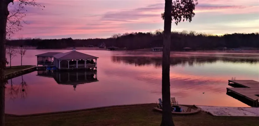 Lake Front Views 🔹 Boathouse 🔹 FirePit🔹 Private Beach 🔹 Theater Room - Image 1