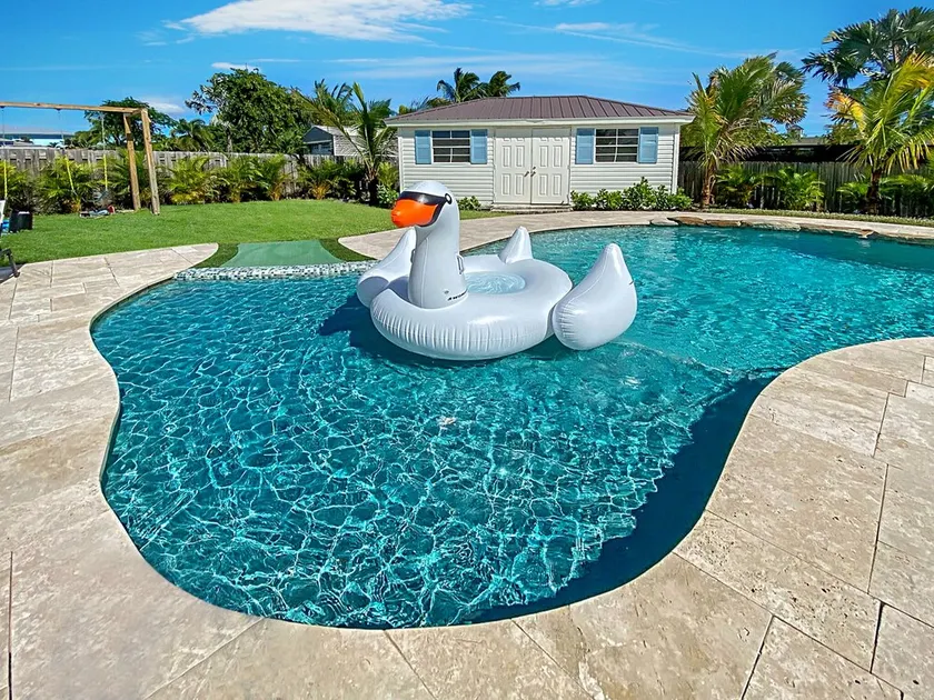 Tequesta Beach House, Heated Private Pool, Close to Beach, Sleeps 8 - Image 1