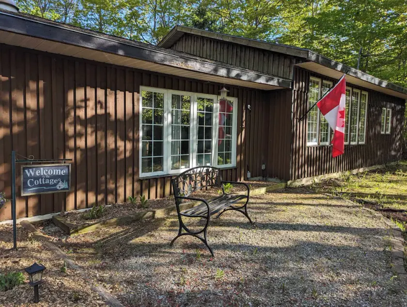 Miller Lake North Bruce Peninsula family cottage - Image 1
