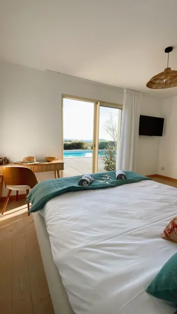Chambre d’hôte avec vue mer et piscine - Image 1