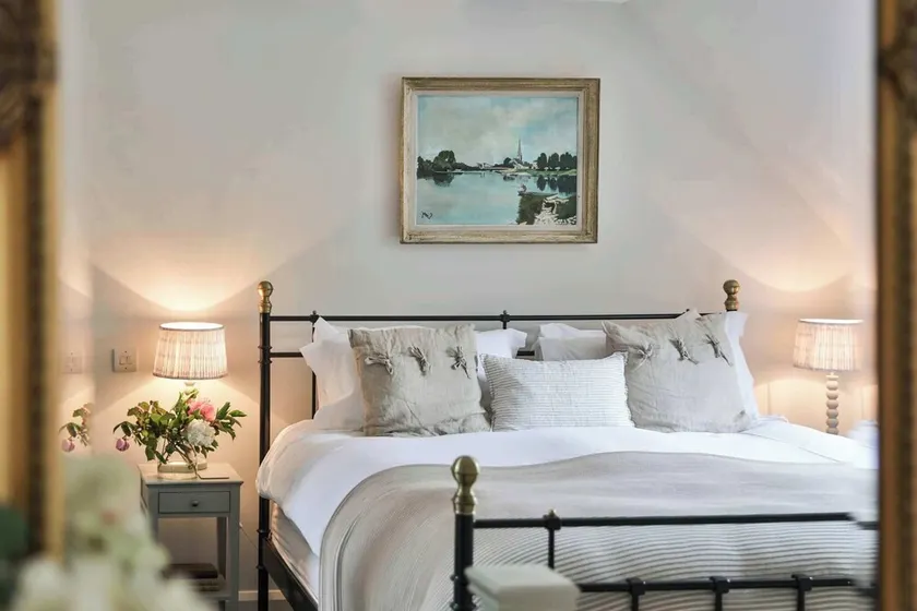 Luxury Romantic Coach House for 2 in the Cotswolds | EV - Image 1
