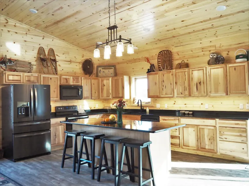 Profitez de l'intimité dans cette cabane récemment construite avec vue spectaculaire sur le lac North Star - Image 1