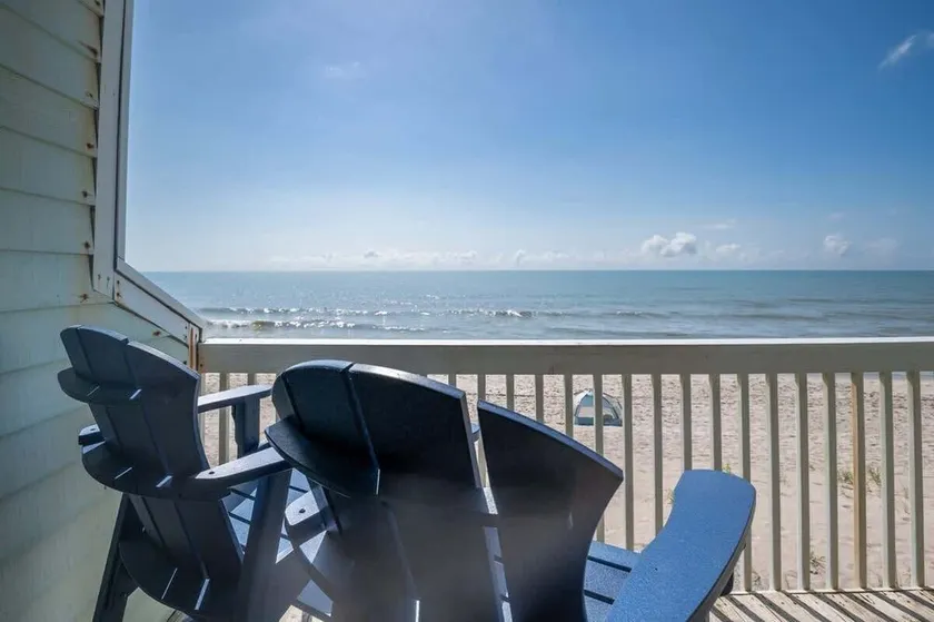 Familienfreundliche Ferienwohnung am Meer mit fantastischen Annehmlichkeiten, Pool- und Strandzugang, Pavillons im Freien und Freizeitzentrum mit Fitnesscenter, Innenpool / Whirlpool und Loungebereichen. - Image 1