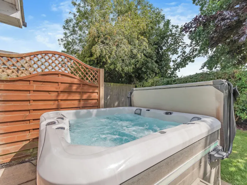 2 bedroom accommodation in Bridlington - Image 1