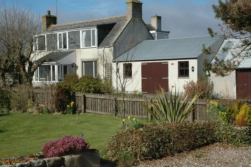 The Old Croft, 50 yards from Brora Golf Course and 2 minutes from the Beach - Image 1