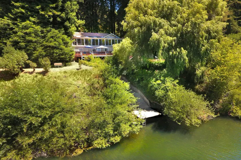 River Queen: Historic 5 Bed/5.5 Bath, Dock, Boats + New Hot Tub! - Image 1