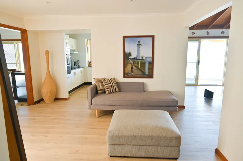 Lakeside Lake House - Image 1