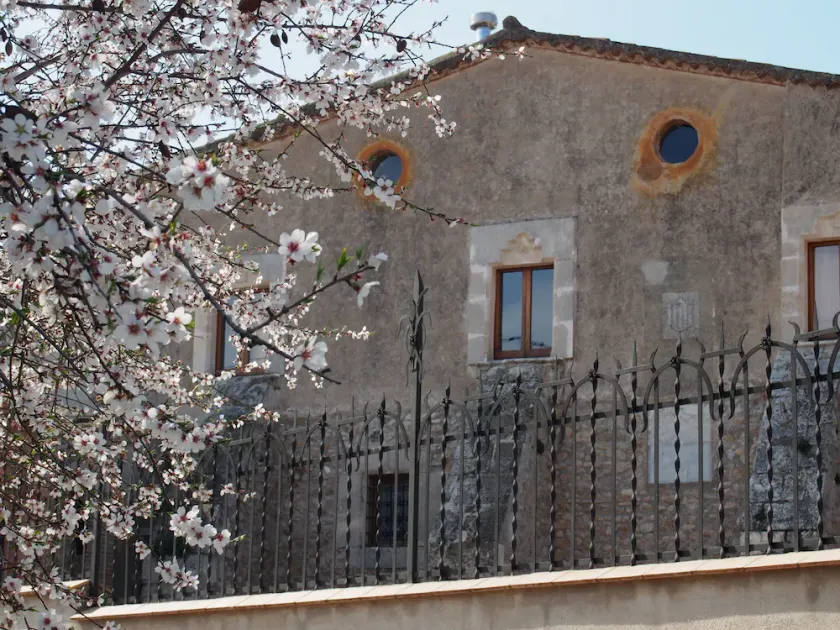 Accommodation in a winery, surrounded by biodynamic vineyards! - Image 1