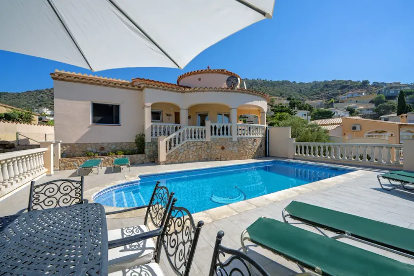 Klassische Villa mit Meerblick und Pool - Image 1