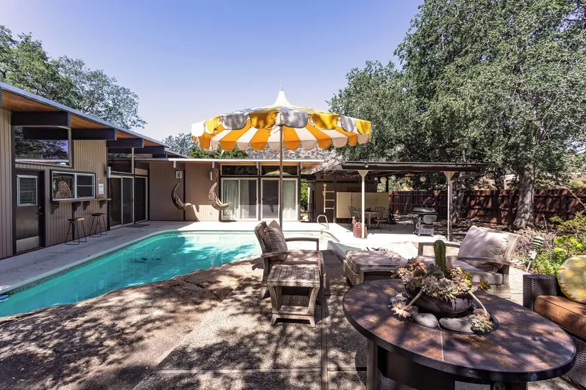 Artist’s Oasis •Spacious Mid-Century Home •Private Pool + Sauna •Near Sequoia - Image 1