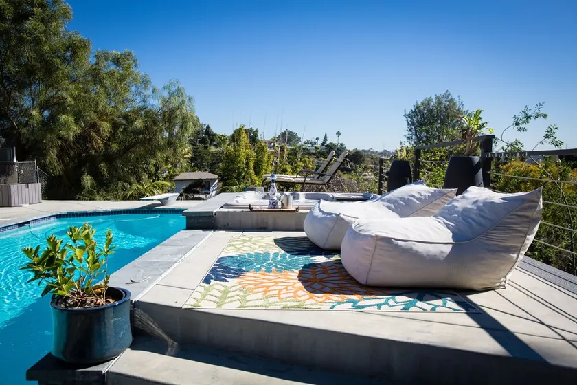 Amazing Views with Heated Pool and Jacuzzi Near Beach - Image 1