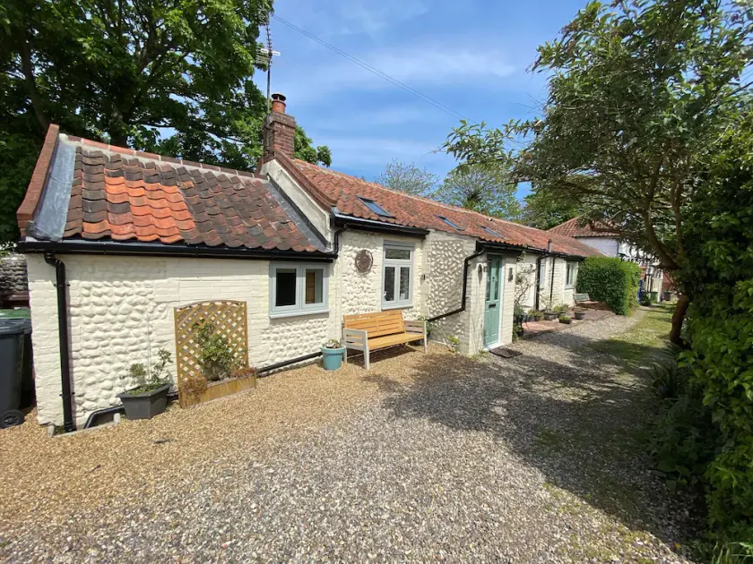 Beautiful Cottage by the Sea. Enhanced Cleaning luxury space unlimited free WiFi - Image 1