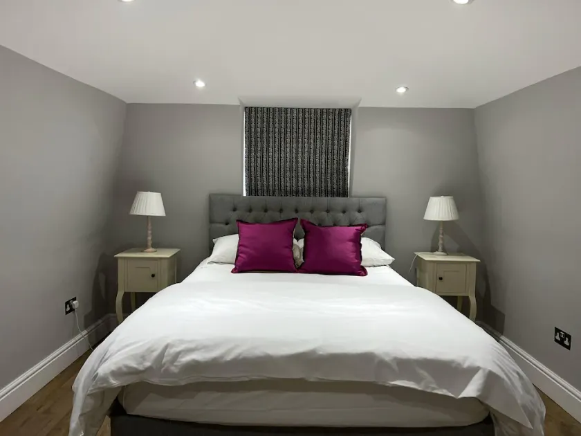 Wimbledon - Apartment - Sleeps 2 -Private Entrance - Image 1
