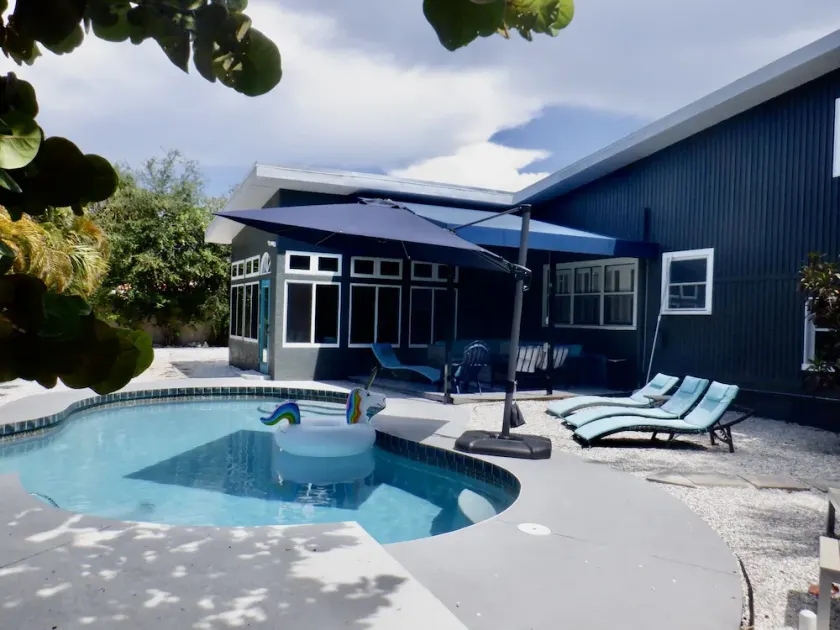 Mid Century Lux- pool / canal house walk to the village - Image 1