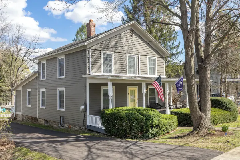 Spacious 4-bedroom vacation home steps to Keuka Lake - Image 1