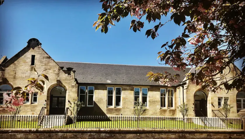 By Loch Leven Heritage Trail. Easy drive to Edinburgh, St. Andrews & Fife. - Image 1