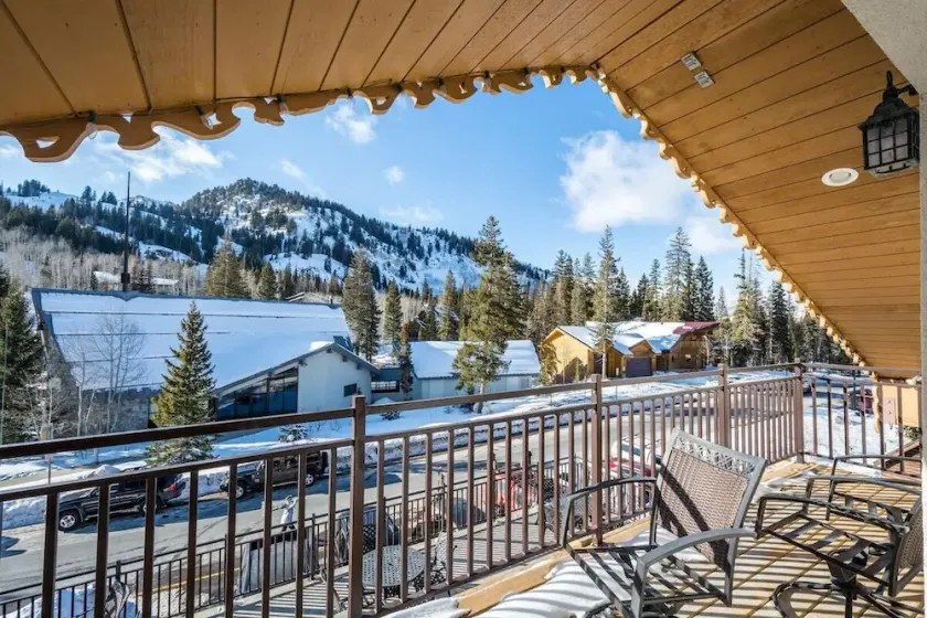 Brighton Chalet | Powder Hound 1 Bedroom - Image 1