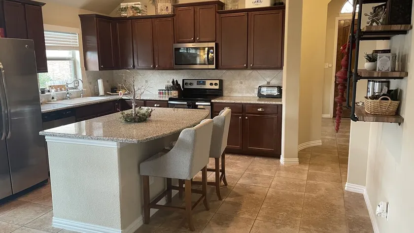 Entire Home, 2,000 sq ft with Outdoor Hot Tub, 15 min North of Austin, TX - Image 1