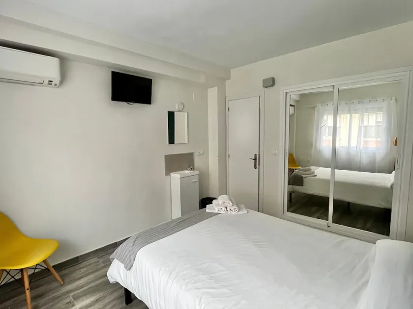 Click & Room - Image 1